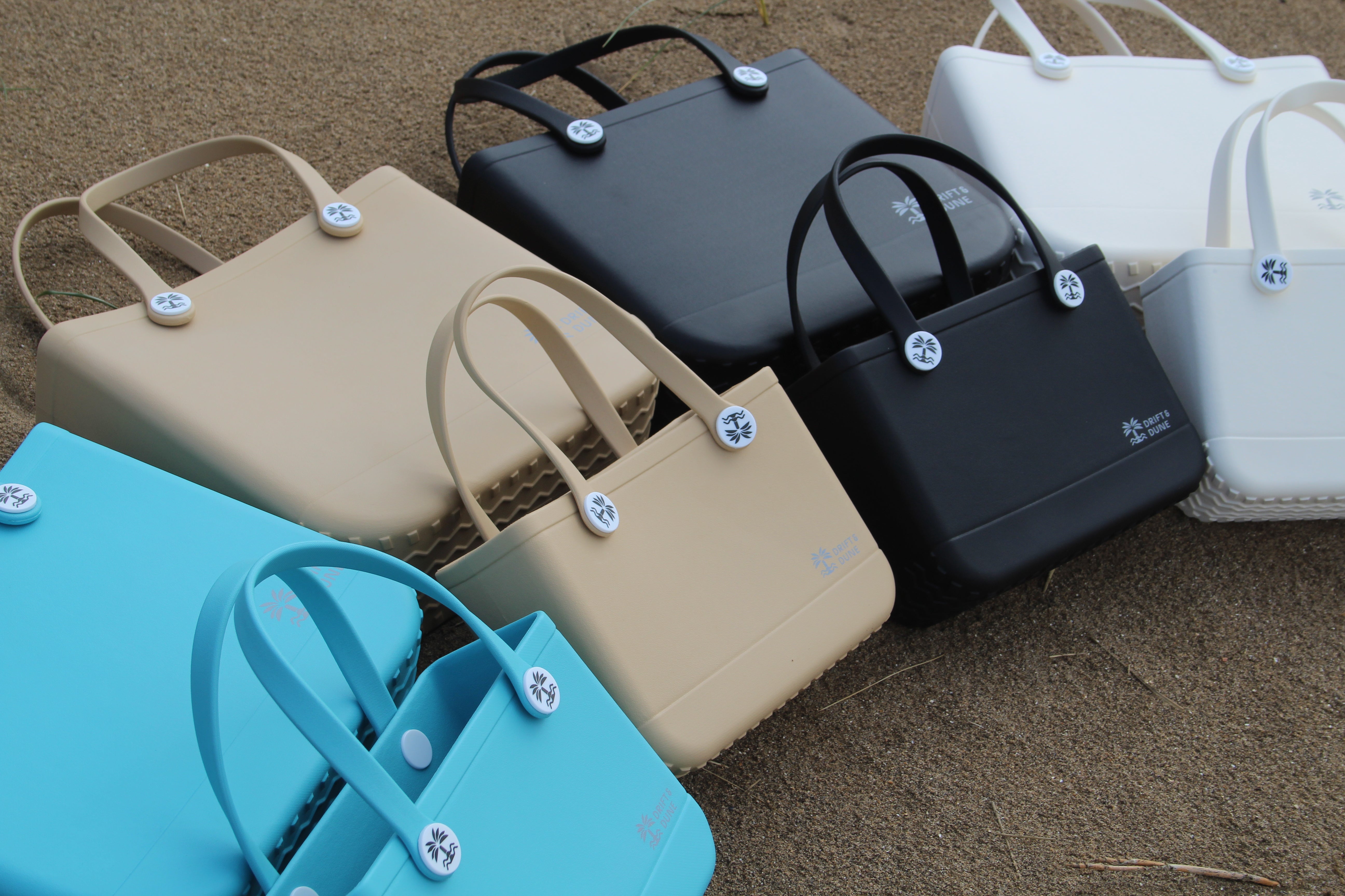 Why Anti-Sand Beach Bags Are Becoming a Summer Essential in the UK - The best UK Beach bags to buy
