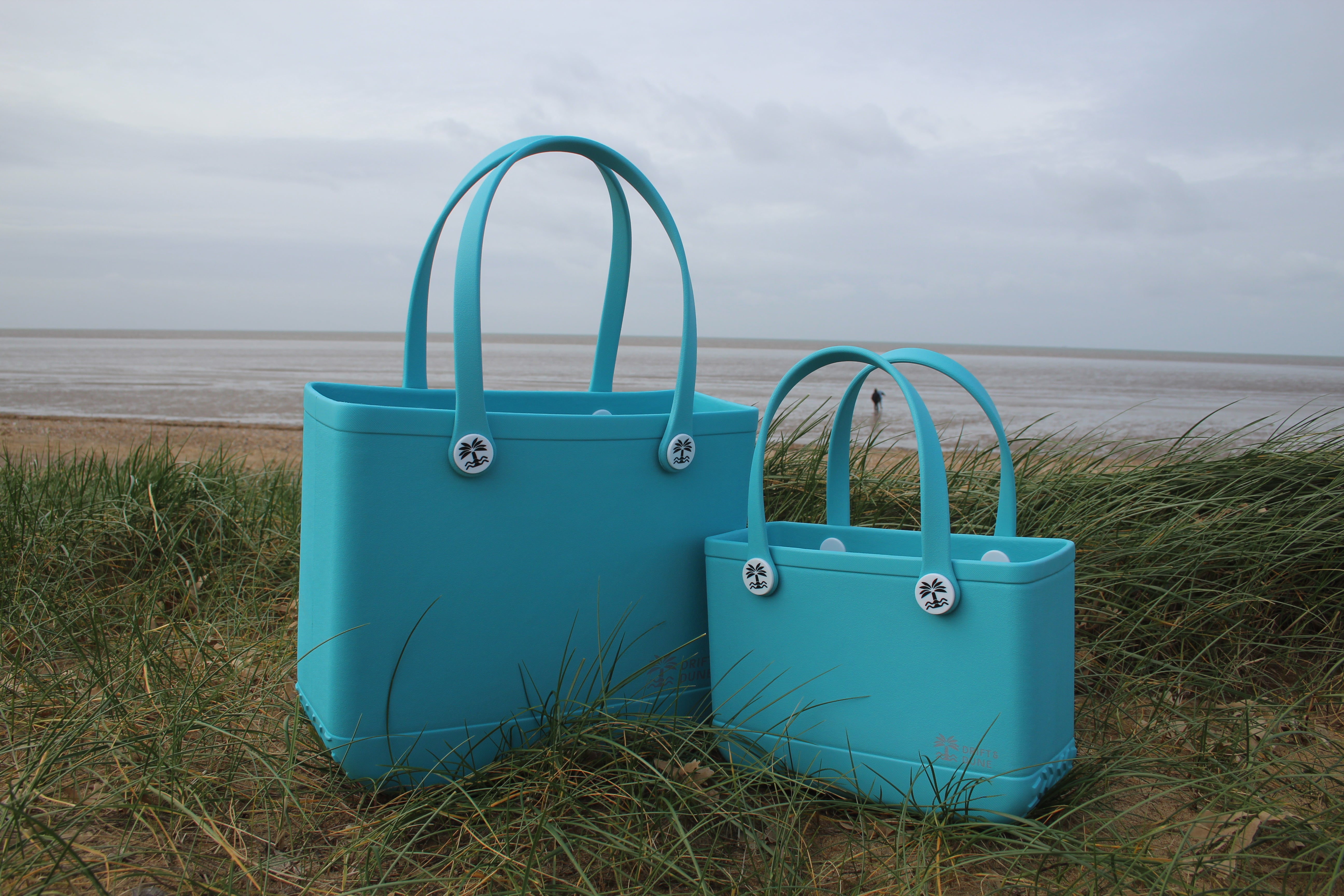 10 Beach Essentials You Should Never Leave Home Without (2026 Guide)