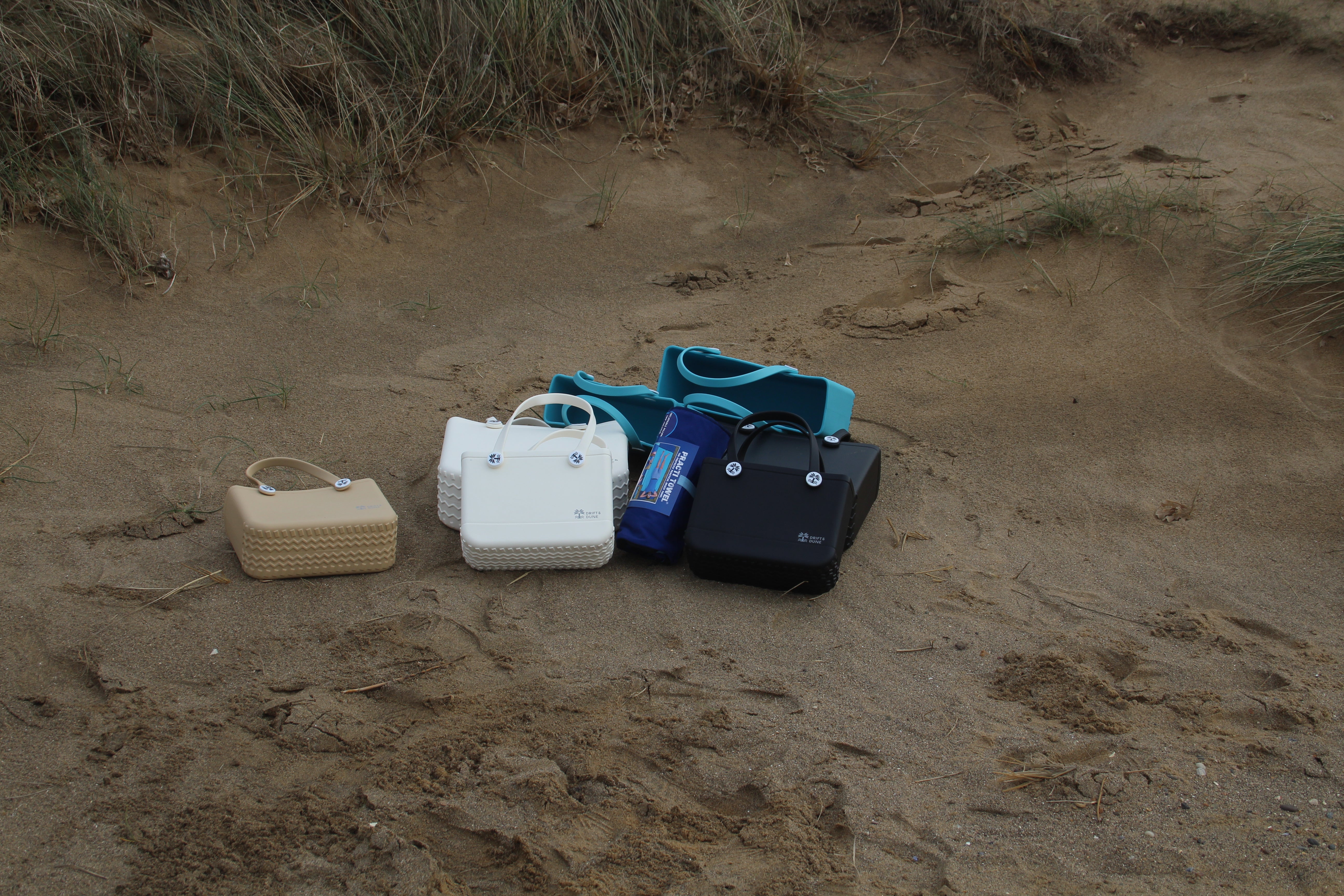 How to Keep Sand Out of Your Beach Bag: 9 Practical Tips
